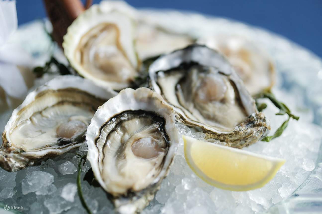 香港シェラトンホテル Sheraton Hong Kong Hotel | オイスター＆ワインバー Oyster & Wine Bar | サンデーブランチの洗練された体験、ディナータイム ロブスターセット